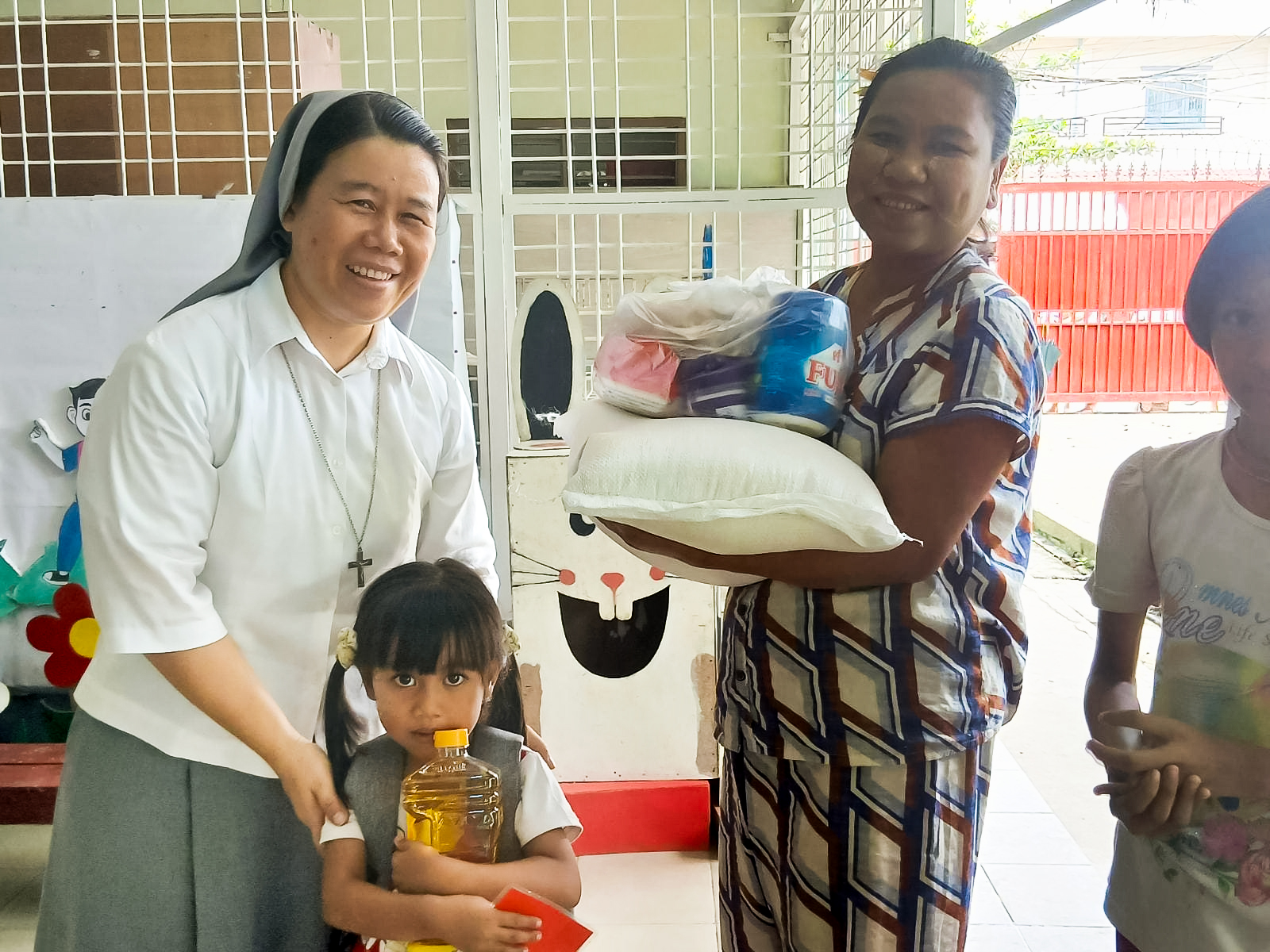 Schutz, Nahrung, Bildung für Kinder in Myanmar