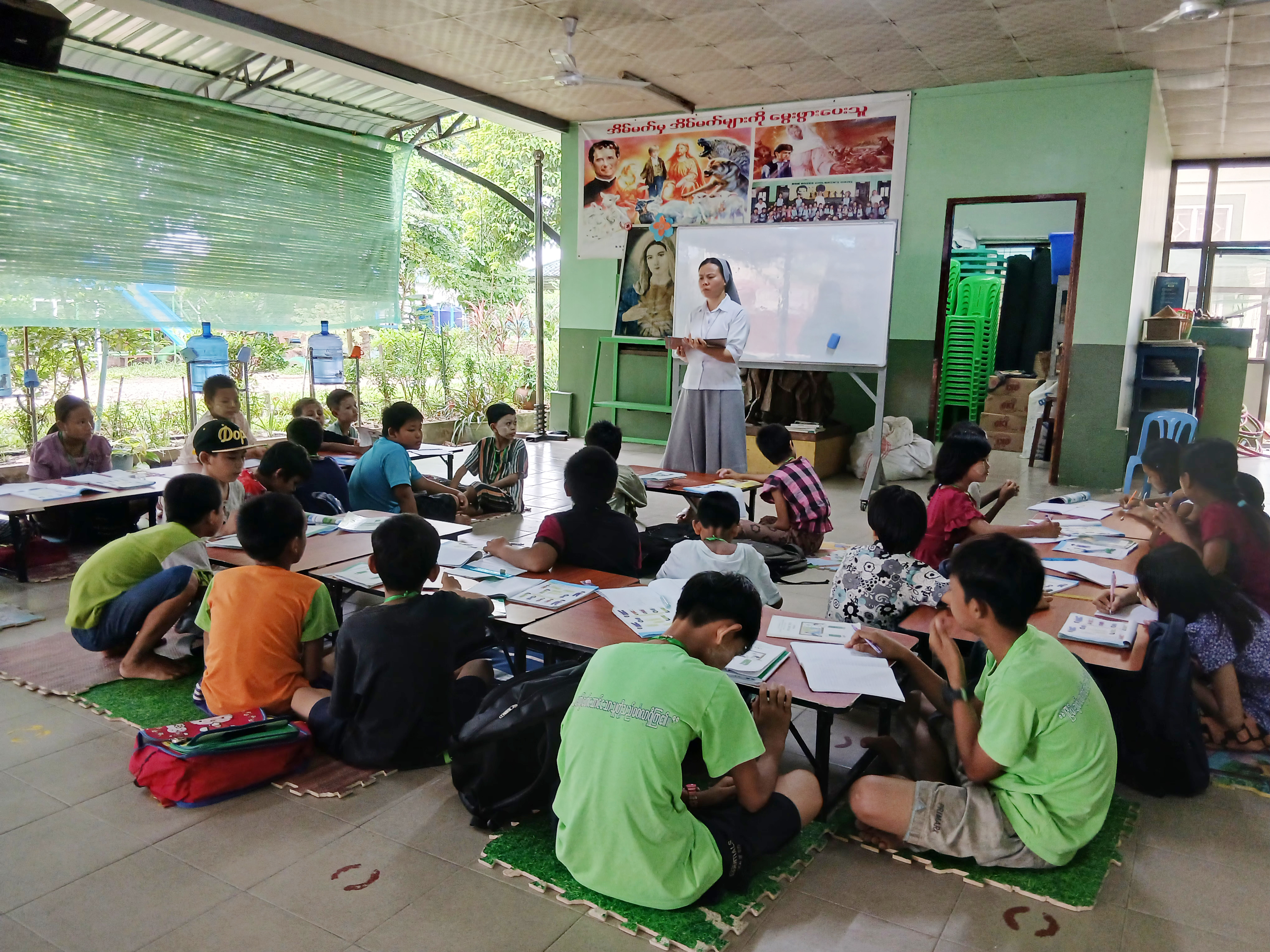 Lernen zwischen Hoffnung und Armut: In Myanmar eröffnet Bildung den Kindern einen Weg aus dem Slum.